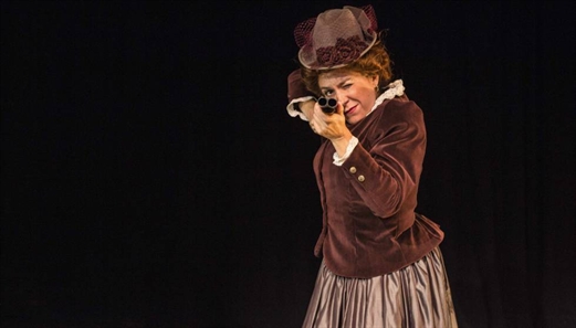 Emilia Pardo Bazán se venga de la RAE con humor e impertinencia 