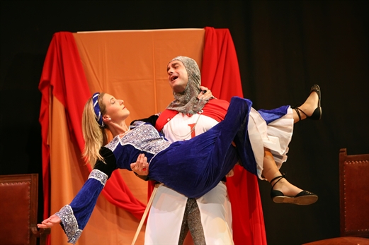 'La venganza de Don Mendo', una delirante comedia medieval