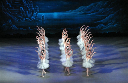 La Russian Classical Ballet interpreta 'El lago de los cisnes'