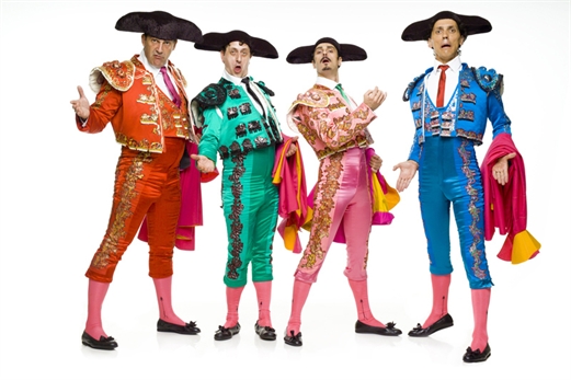 La compañía Yllana regresa a los escenarios con ‘¡Muu! 2’, una sátira sobre la tauromaquia