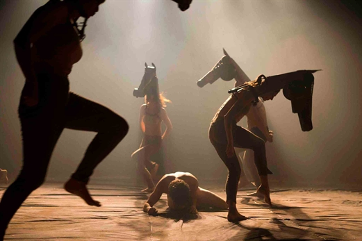 La versión española de ‘Equus’, de Peter Shaffer, llega al Romea dirigida por Paco Macià